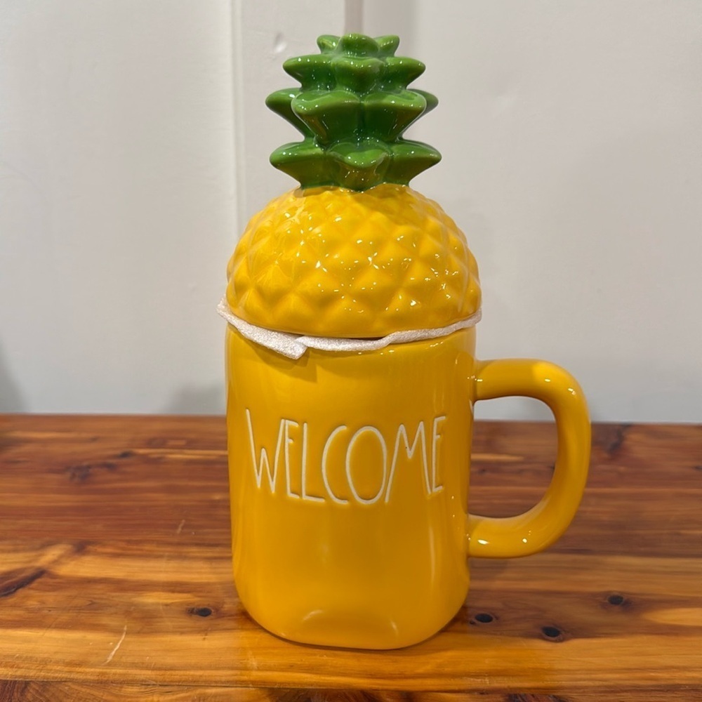 NEW Rae Dunn Yellow WELCOME Mug w/ Pineapple Topper